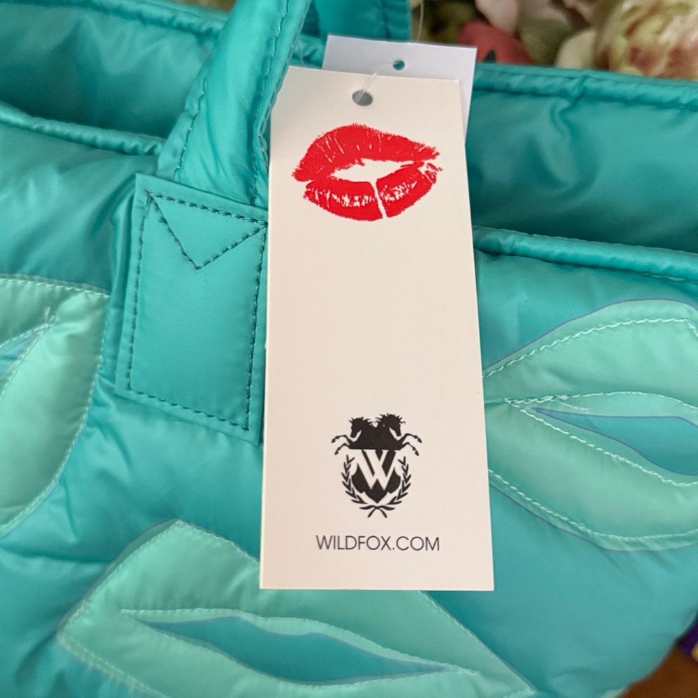 🦊👄🦊 WILDFOX LIPS QUILTED MINT GREEN PUFFY TOTE BAG 🦊👄🦊 NWT 🦊👄🦊 - Picture 15 of 16